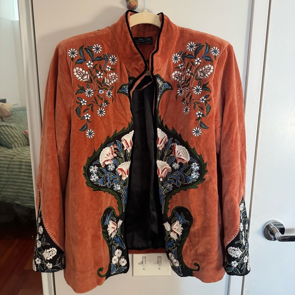 Zara floral embroidered velvet open jacket - Picture 2 of 9